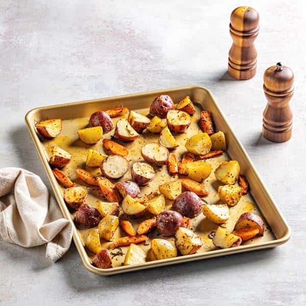 Nordic Ware Naturals Gold Nonstick Half Sheet Pan - Thumbnail 4
